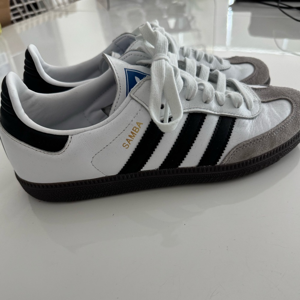 Women’s 8.5/Mens 7 Adidas Samba White and Black unisex